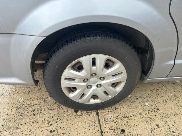 Used 2018 Dodge Grand Caravan SE FWD image 17