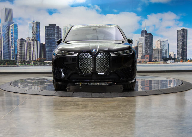 Used 2024 BMW iX xDrive50 w/ Premium Package AWD/4WD image 3