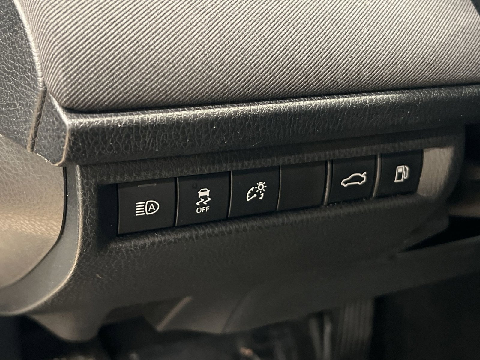 Used 2025 Toyota Camry LE image 28