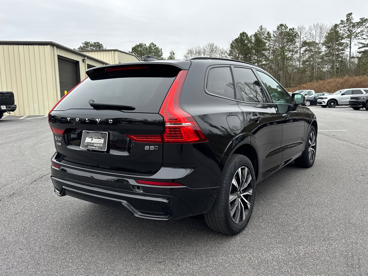 Used 2024 Volvo XC60 B5 Core image 5