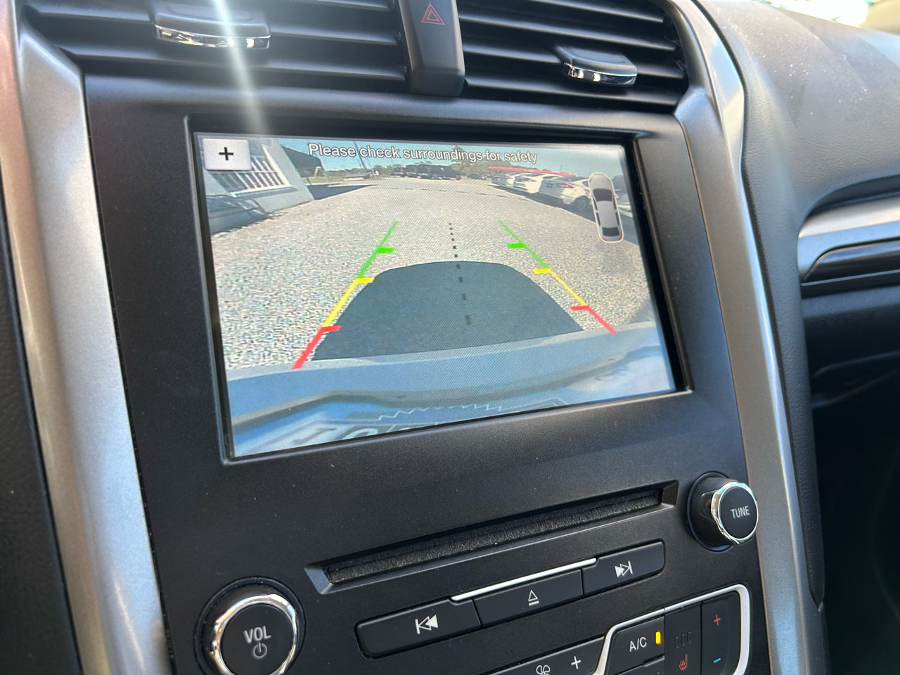 Used 2018 Ford Fusion SE w/ Equipment Group 602A image 22
