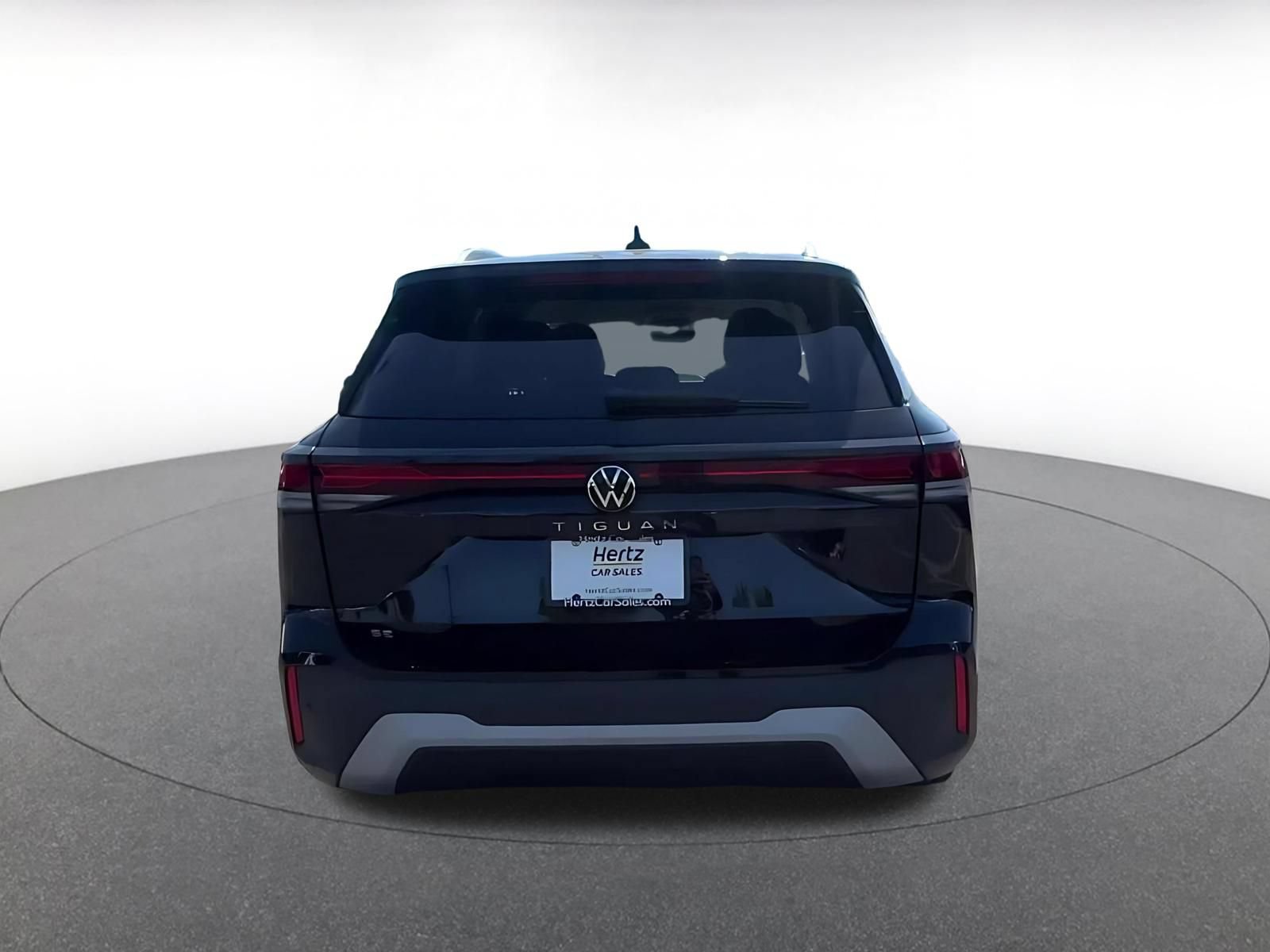 Used 2026 Volkswagen Tiguan SE FWD image 12