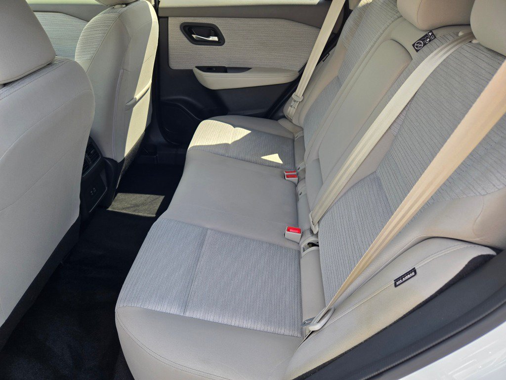 Used 2023 Nissan Rogue SV AWD/4WD image 16