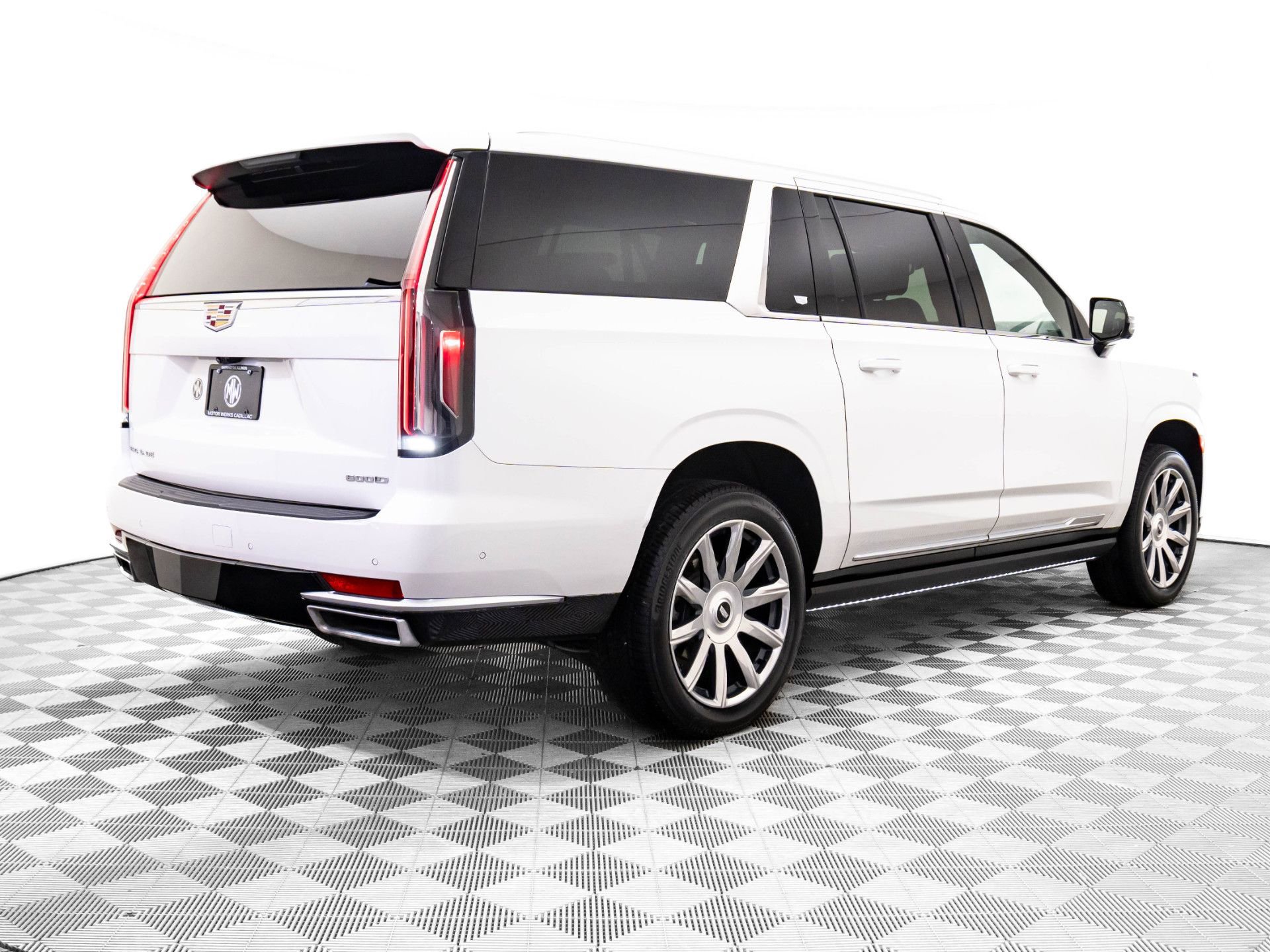 Certified 2024 Cadillac Escalade ESV Premium Luxury Platinum w/ Heavy-Duty Trailer Package image 6