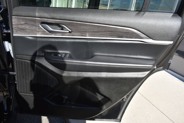 Used 2023 Jeep Grand Cherokee L Limited AWD/4WD image 47