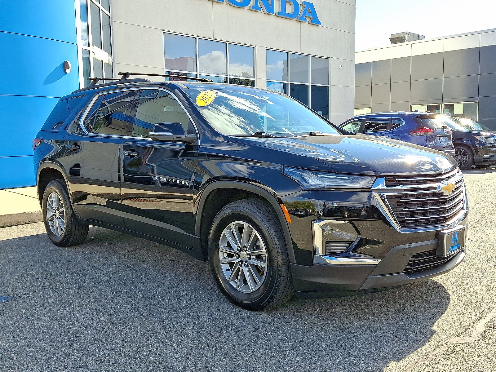Used 2022 Chevrolet Traverse LT image 3