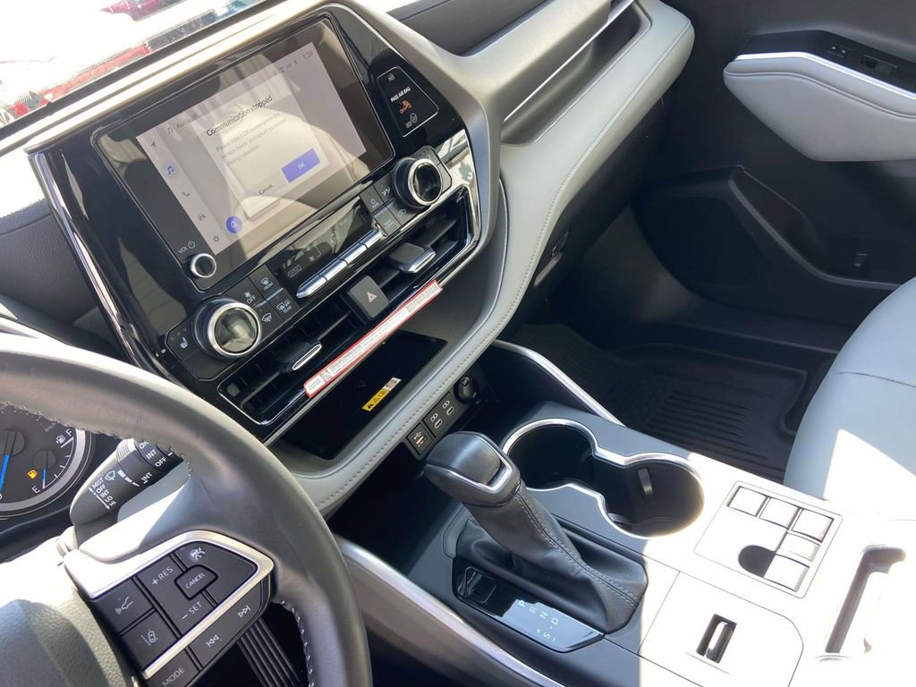 Used 2025 Toyota Highlander XLE image 27