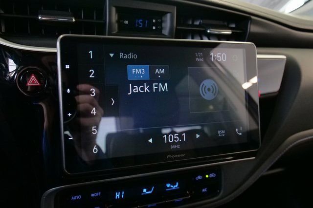 Used 2018 Toyota Corolla SE image 18