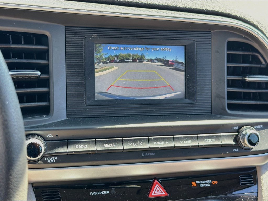 Used 2020 Hyundai Elantra SE FWD image 11