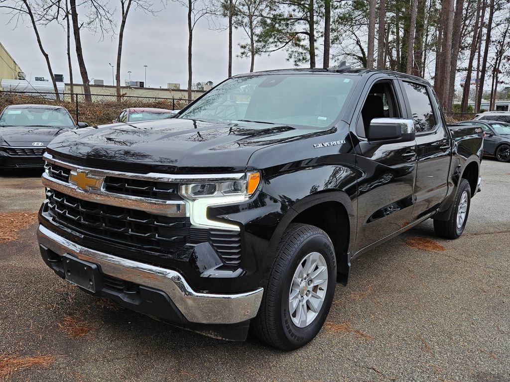 Used 2025 Chevrolet Silverado 1500 LT image 3