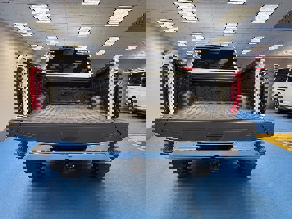 Used 2025 GMC Sierra 2500 SLT w/ SLT Premium Package image 11