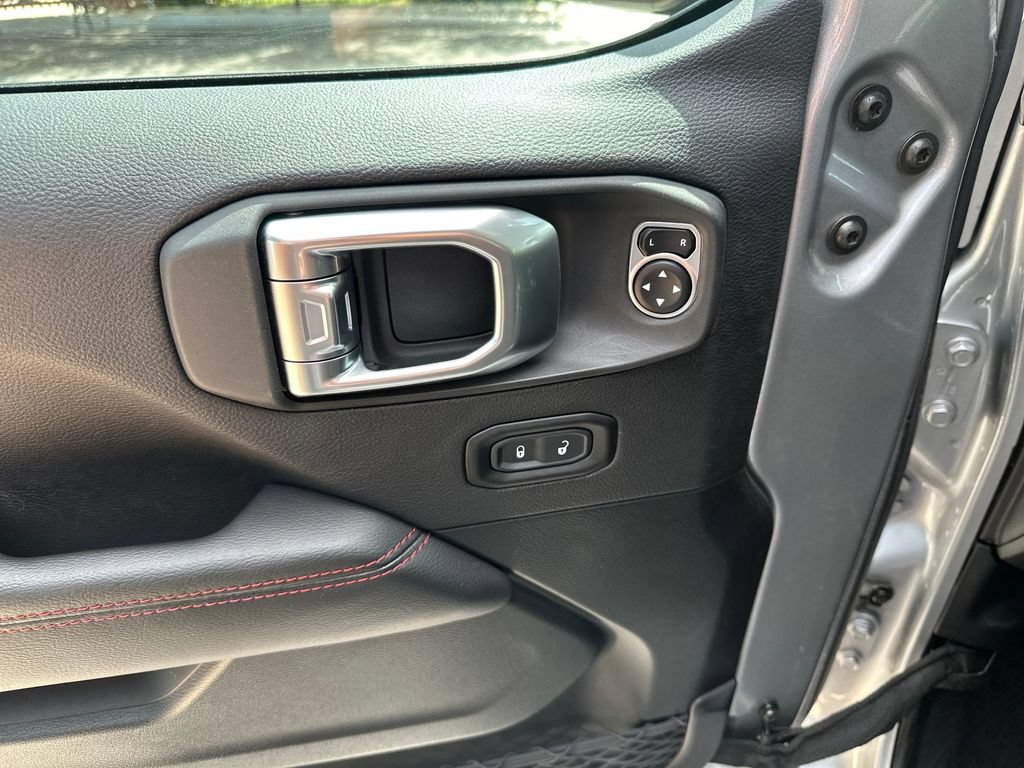 Used 2020 Jeep Wrangler Unlimited Rubicon w/ Dual Top Group AWD/4WD image 16