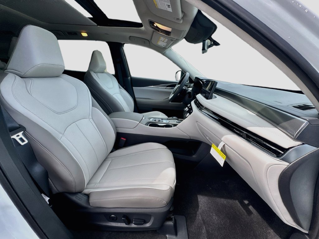 Used 2027 INFINITI QX60 Luxe w/ Cargo Package FWD image 32