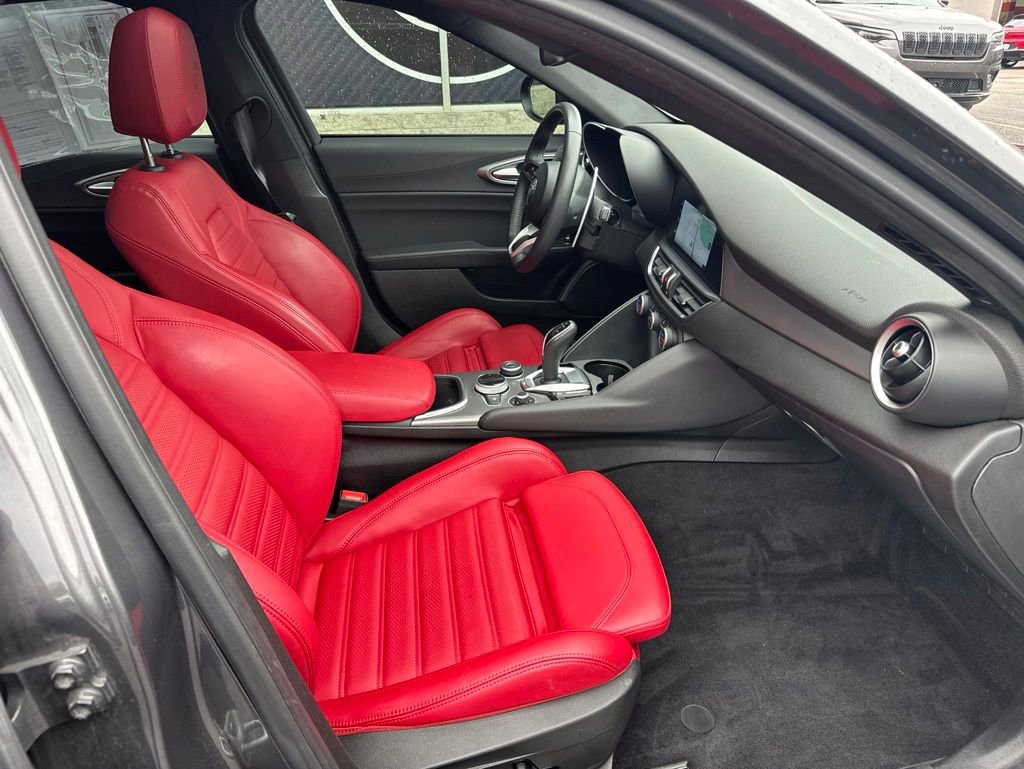 Used 2024 Alfa Romeo Giulia Veloce AWD/4WD image 56