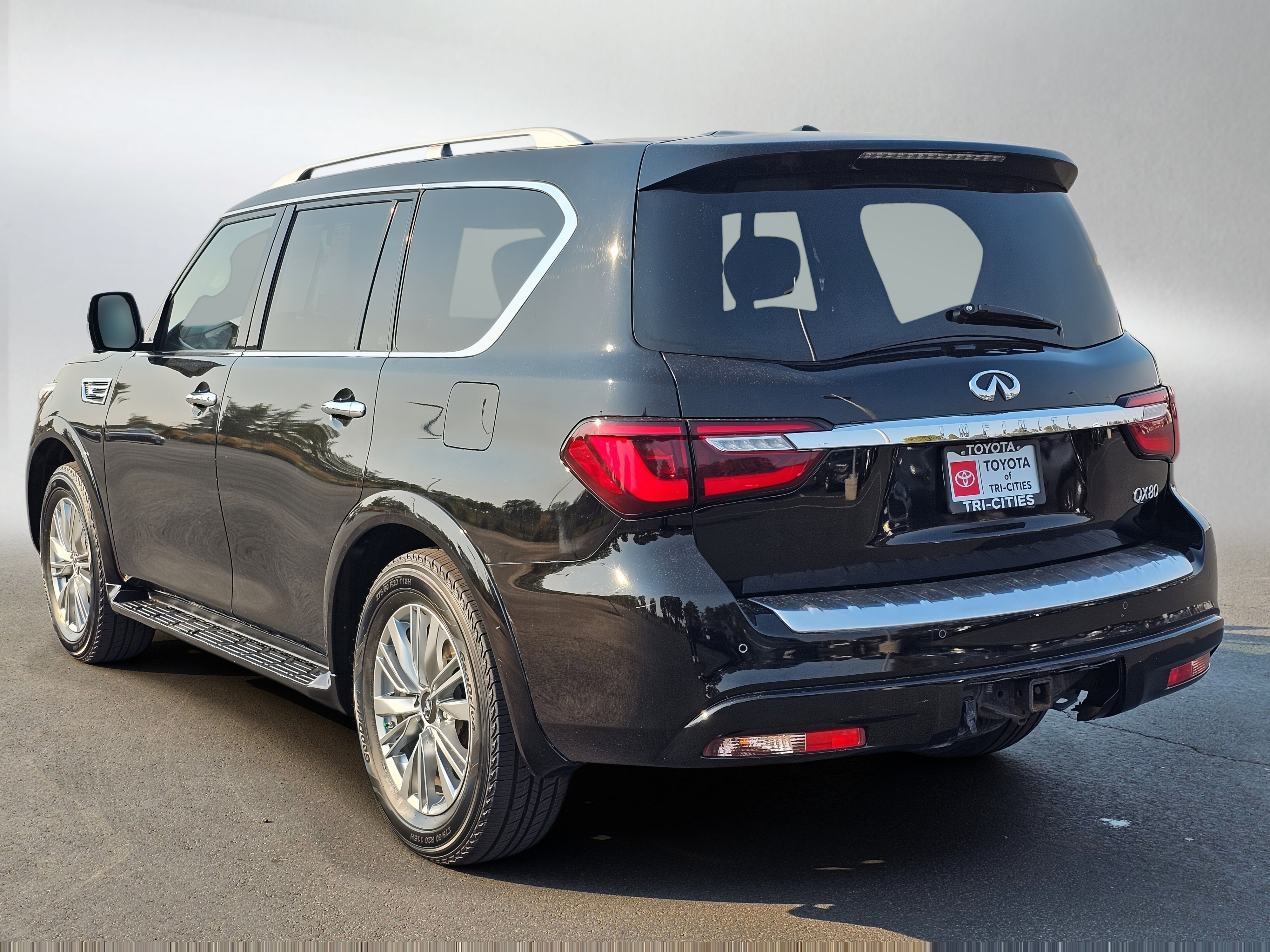 Used 2021 INFINITI QX80 Luxe w/ Cargo Package RWD image 3