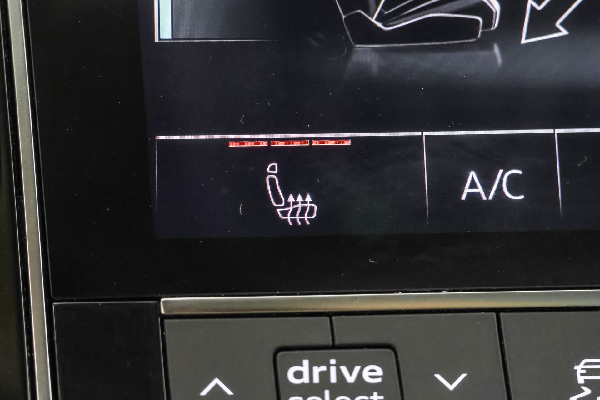 Used 2022 Audi Q8 Premium image 10