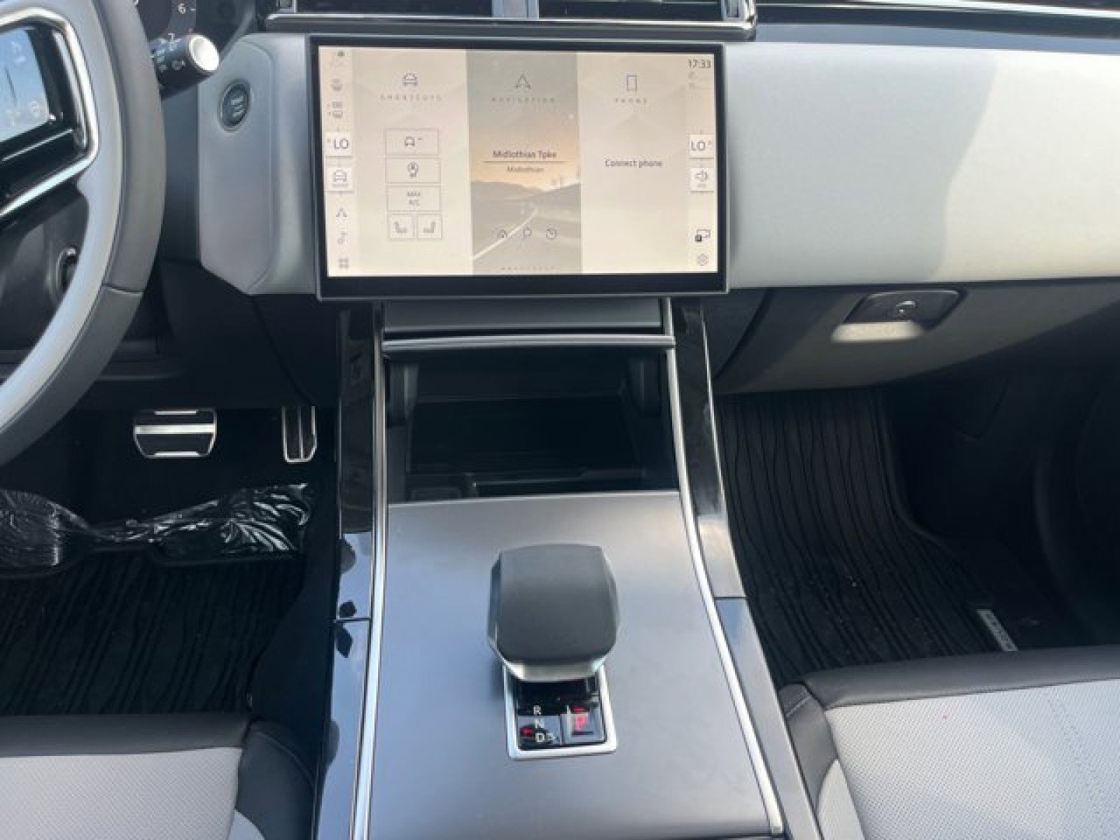 New 2025 Land Rover Range Rover Velar Dynamic SE image 14