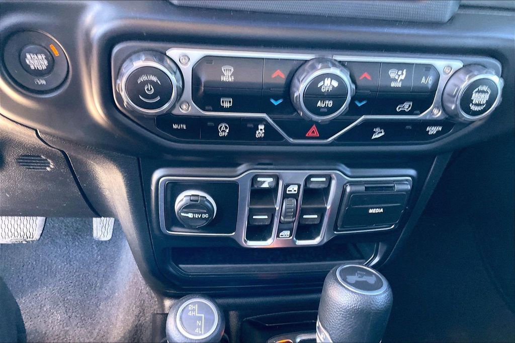 Used 2020 Jeep Wrangler Unlimited Sahara image 31