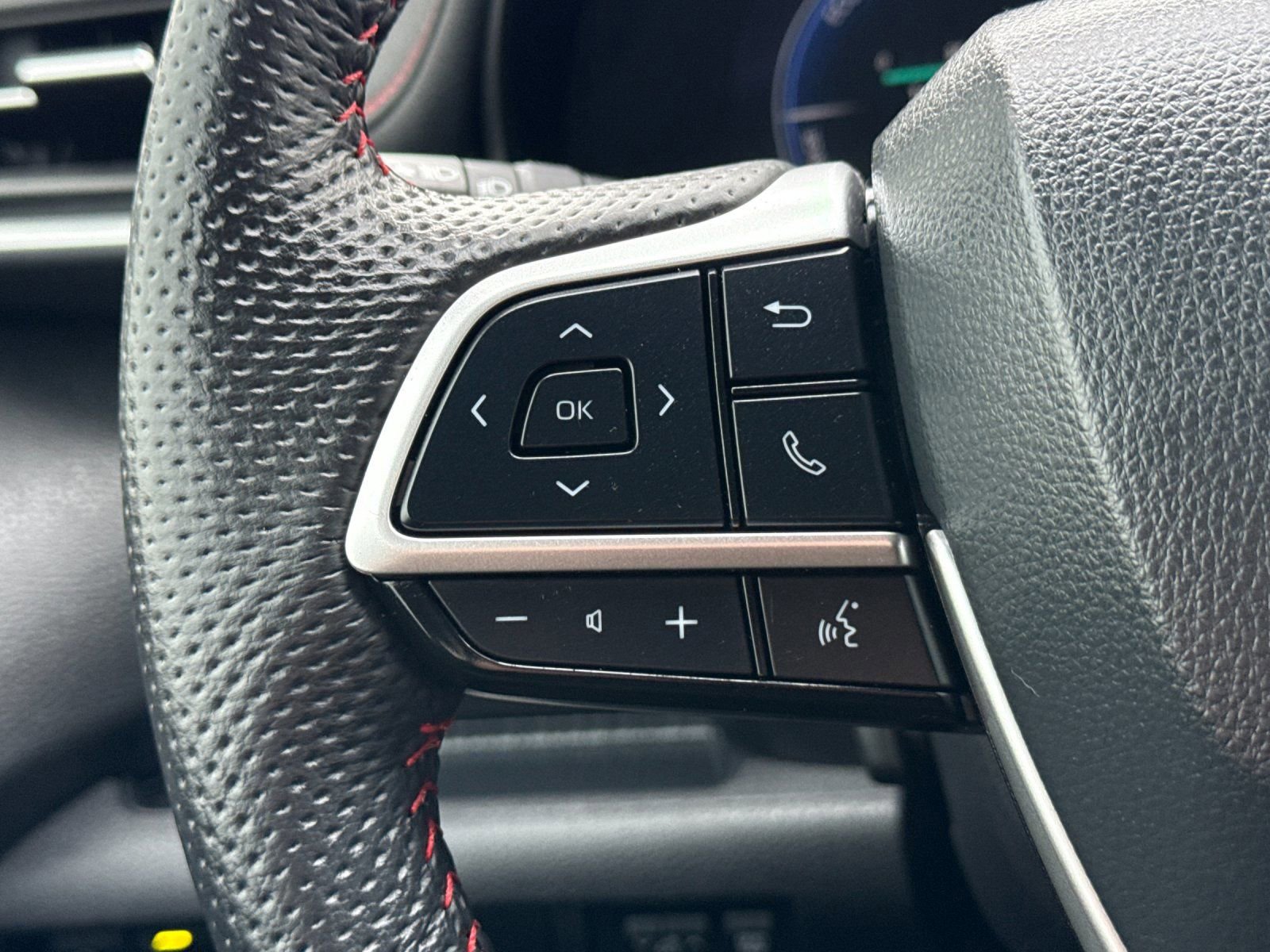 Used 2025 Toyota Sienna XSE w/ XSE Premium Package image 27