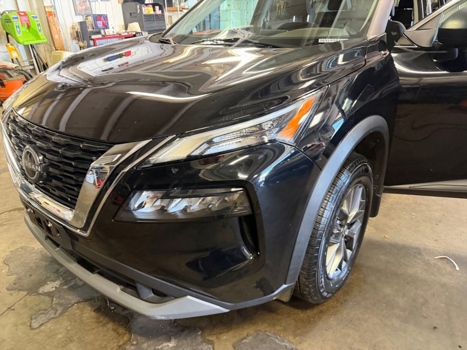 Used 2023 Nissan Rogue S AWD/4WD image 30