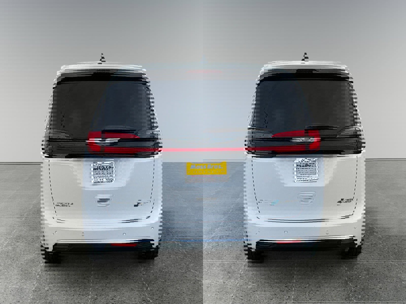New 2025 Chrysler Pacifica Select FWD image 4