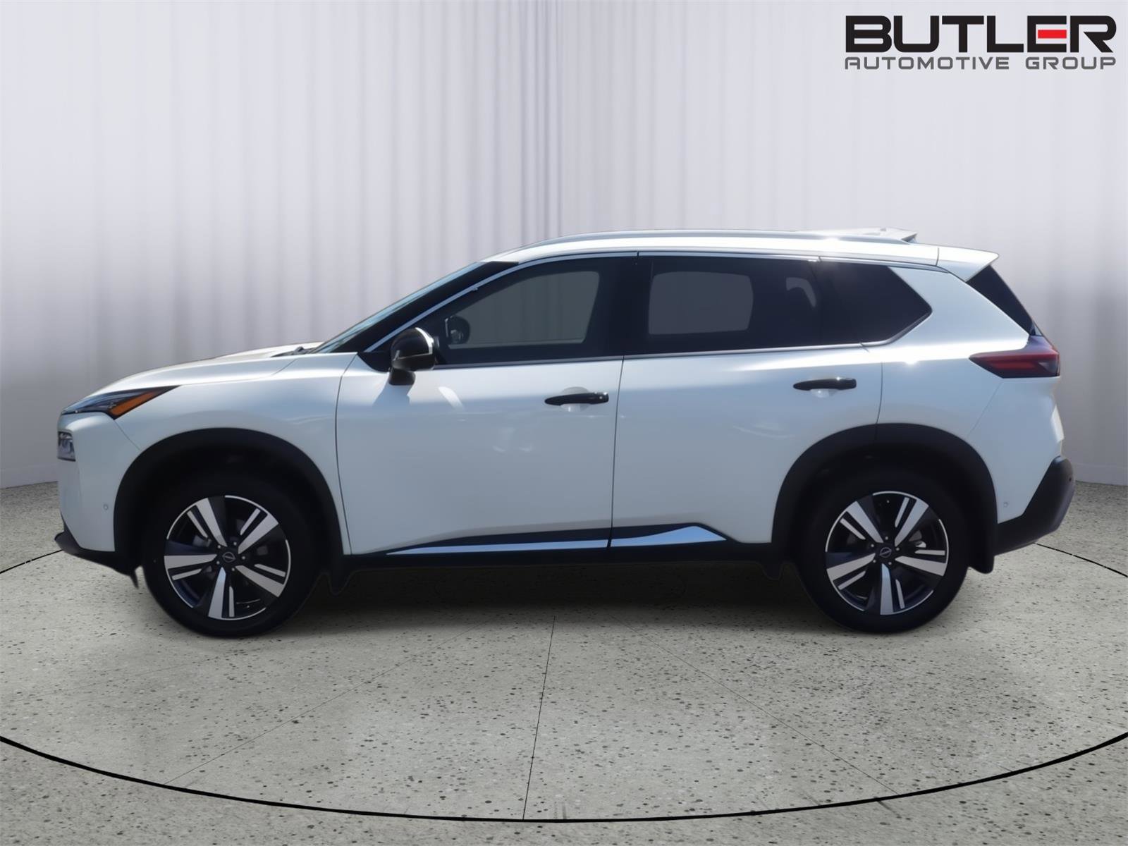 Used 2023 Nissan Rogue SL w/ SL Premium Package image 3