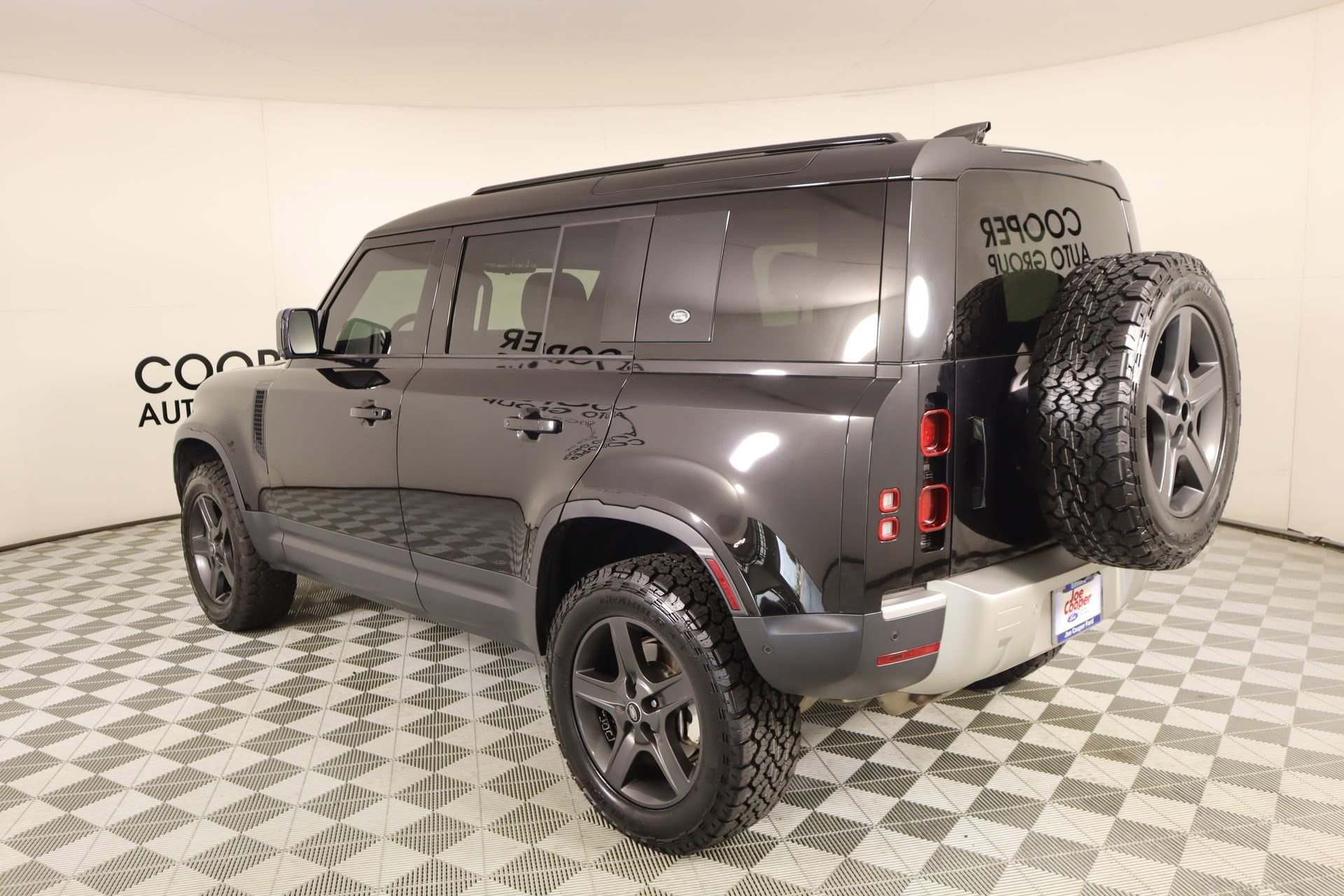 Used 2020 Land Rover Defender 110 SE AWD/4WD image 23