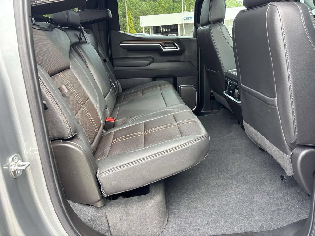 Used 2025 Chevrolet Silverado 1500 High Country AWD/4WD image 19
