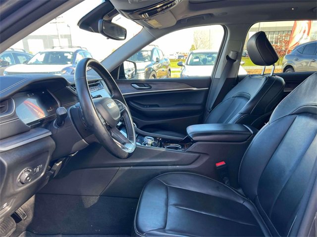 Used 2022 Jeep Grand Cherokee L Limited w/ Black Appearance Package image 15