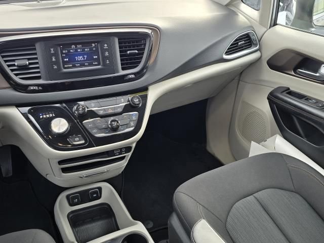 Used 2017 Chrysler Pacifica Touring image 13