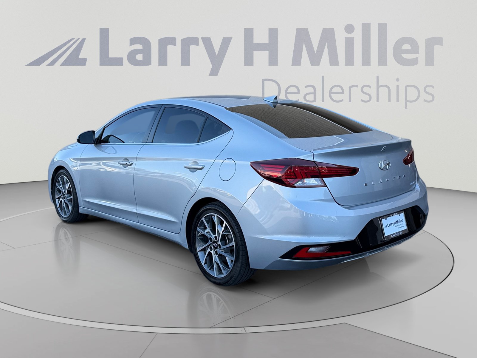 Used 2020 Hyundai Elantra Limited w/ Ultimate Package 03 FWD image 3