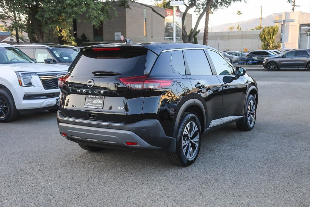 Used 2023 Nissan Rogue SV FWD image 8