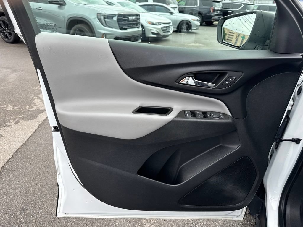 Used 2022 Chevrolet Equinox LS AWD/4WD image 9