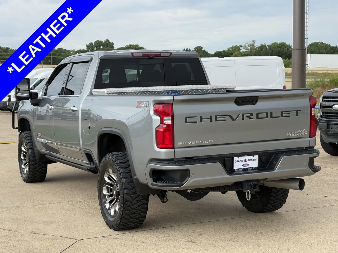 Used 2024 Chevrolet Silverado 2500 High Country w/ High Country Premium Package AWD/4WD image 6