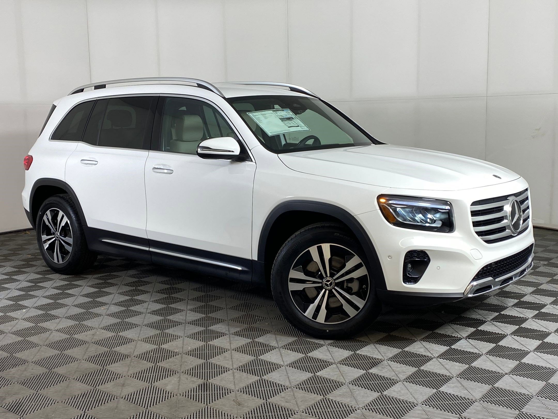 New 2025 Mercedes-Benz GLB 250 4MATIC image 6