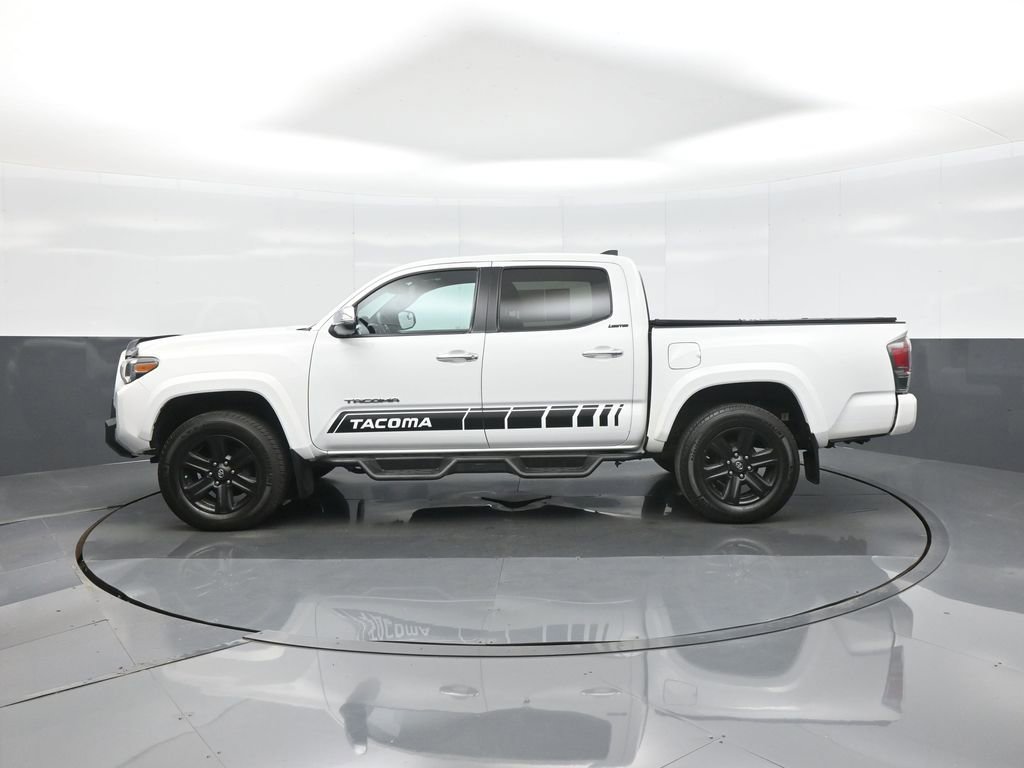 Used 2017 Toyota Tacoma Limited AWD/4WD image 4