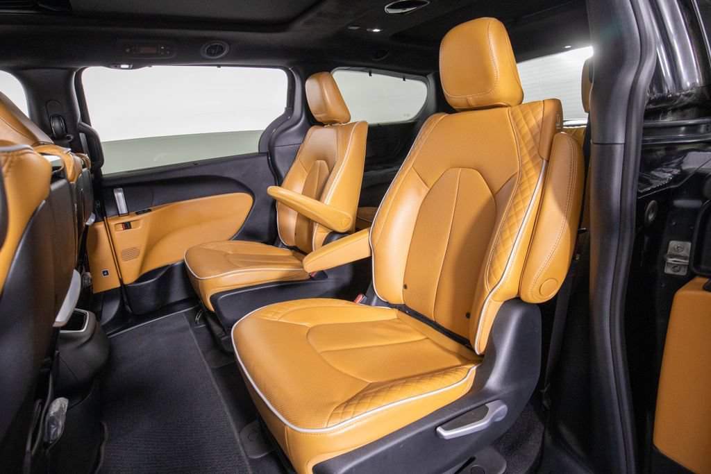 Used 2021 Chrysler Pacifica Pinnacle FWD image 11