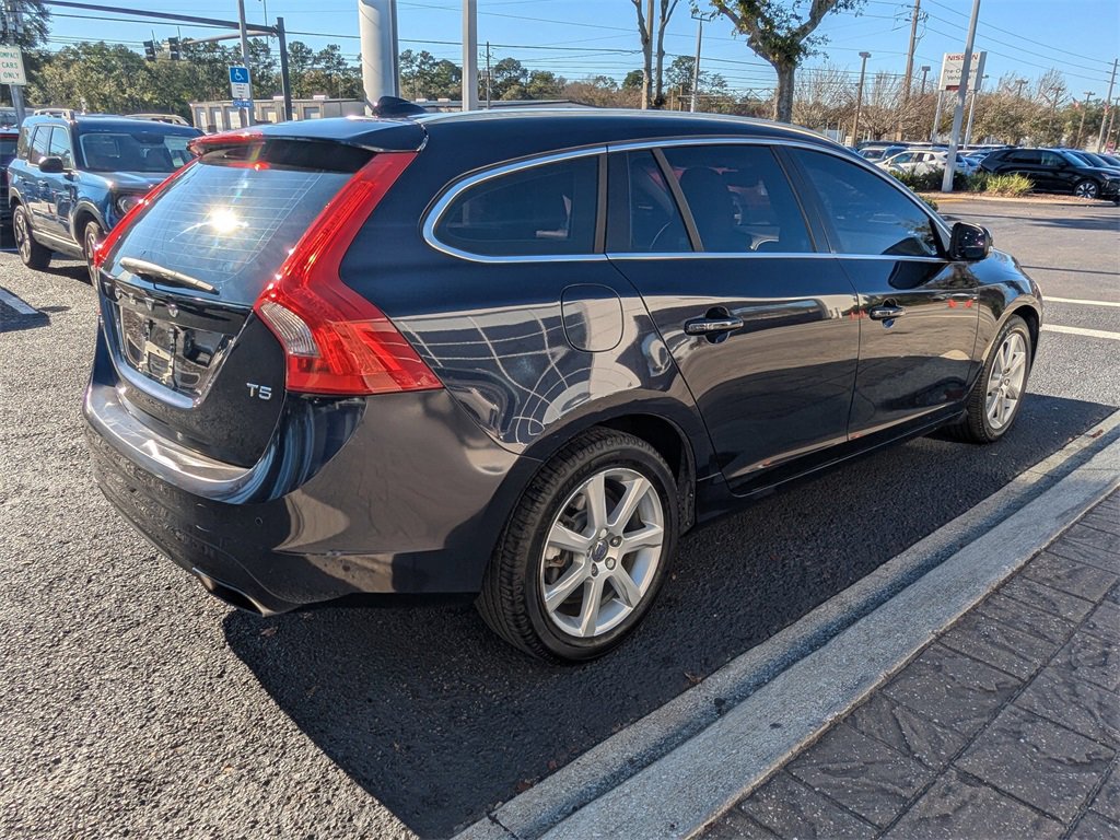 Used 2016 Volvo V60 T5 Premier w/ Convenience Package image 5
