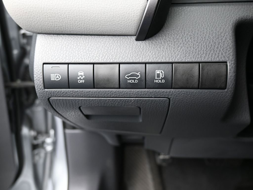 Used 2022 Toyota Camry SE image 32