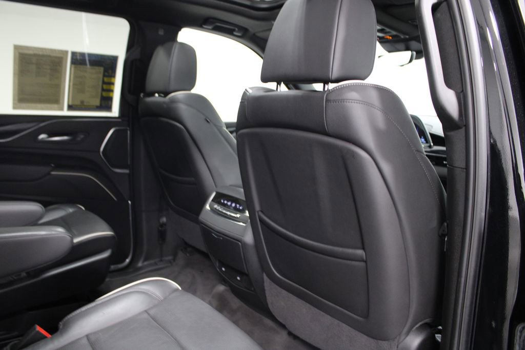 Used 2024 Cadillac Escalade ESV Sport RWD image 33