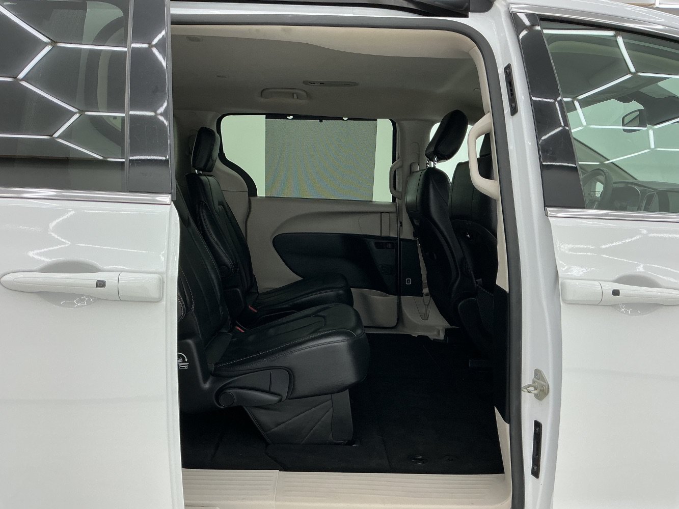 Used 2022 Chrysler Pacifica Touring-L FWD image 21