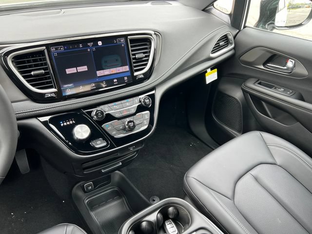 New 2027 Chrysler Pacifica Select AWD/4WD image 34
