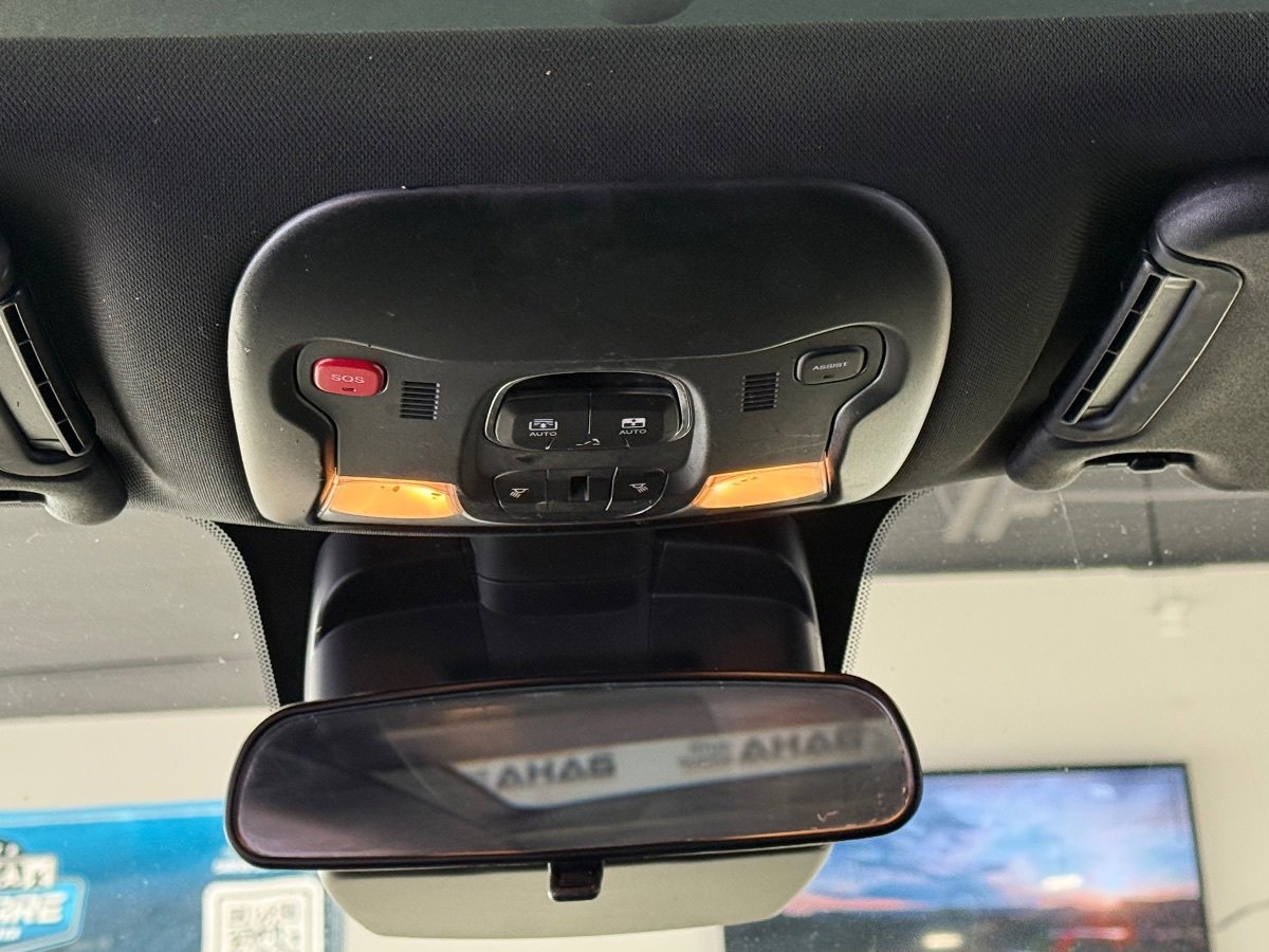 Used 2021 Jeep Renegade Latitude w/ Sun & Sound Group FWD image 23