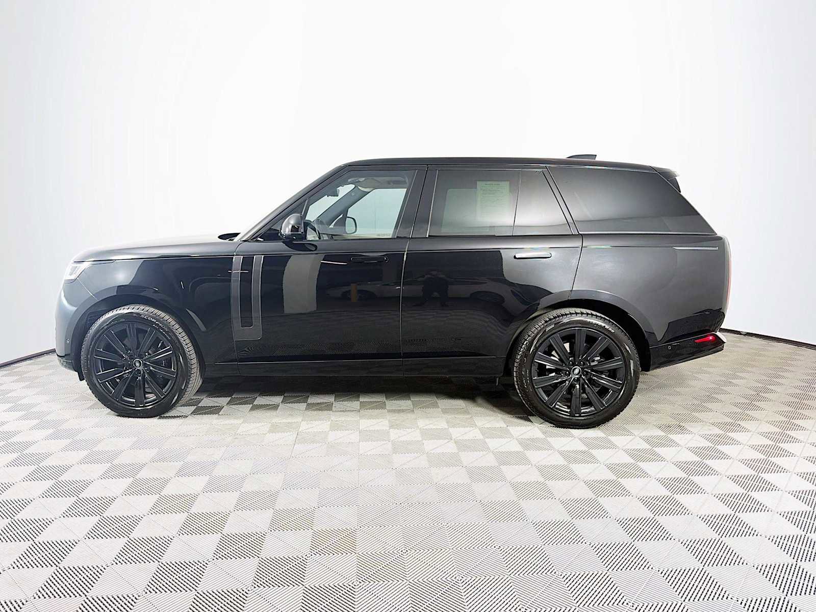 Used 2023 Land Rover Range Rover SE AWD/4WD image 8