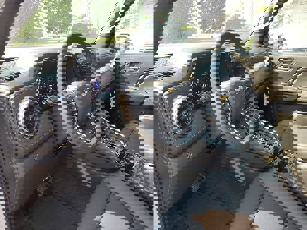 New 2025 Chevrolet Colorado LT w/ LT Convenience Package image 9