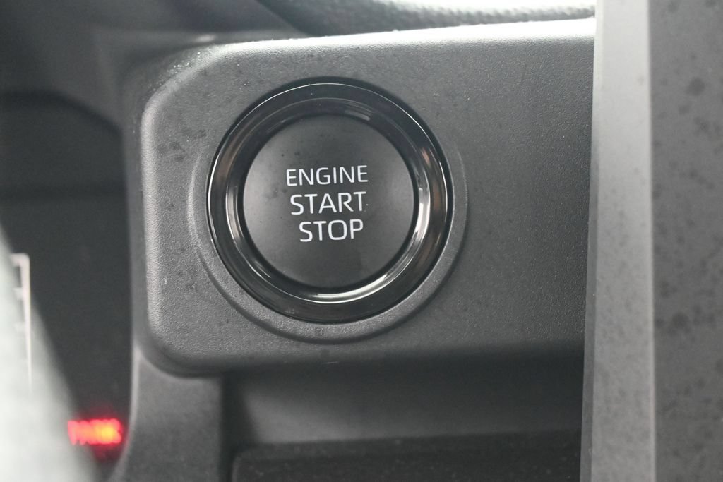 Used 2025 Toyota Tacoma SR5 AWD/4WD image 29