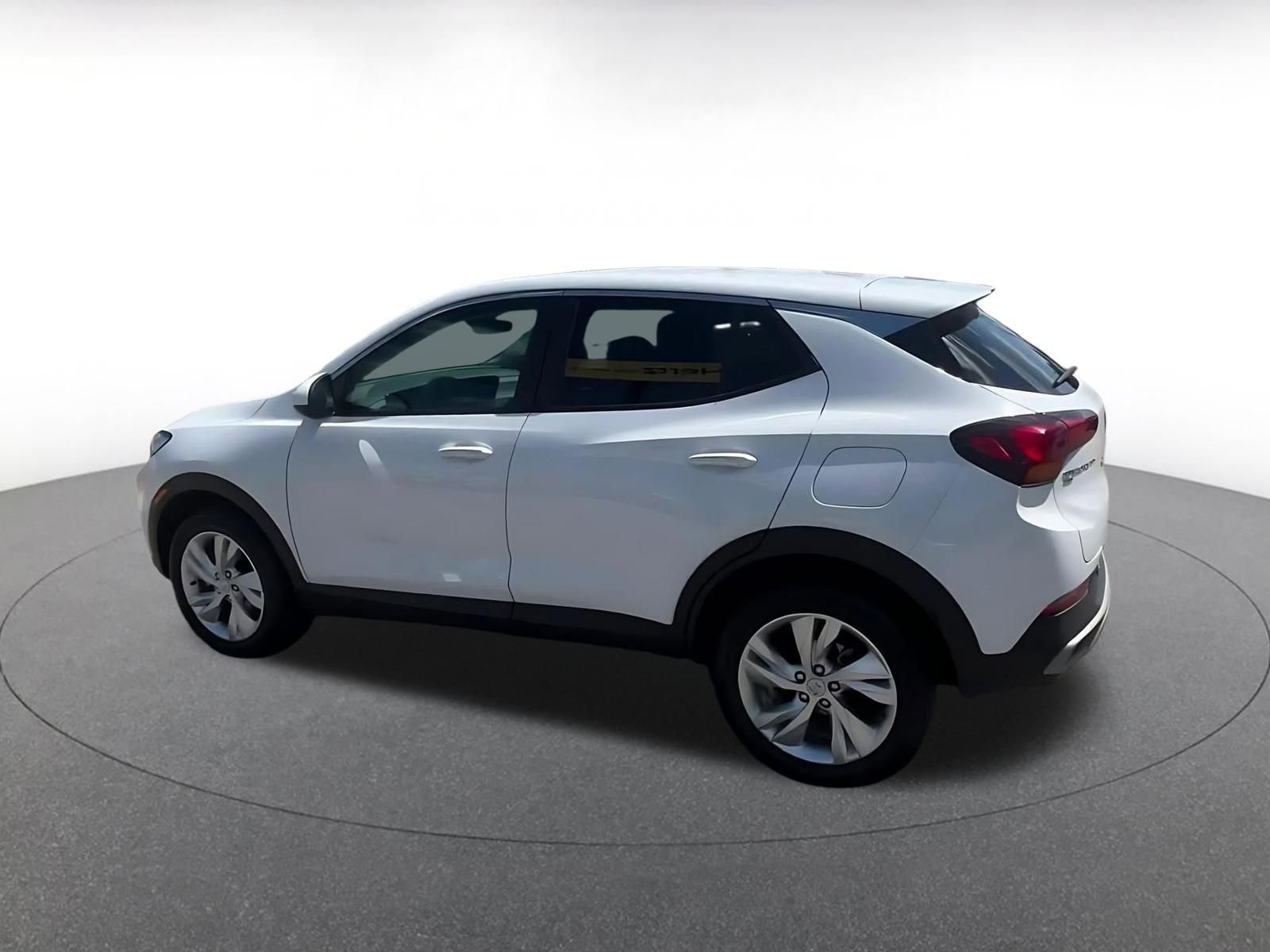 Used 2025 Buick Encore GX Preferred AWD/4WD image 10