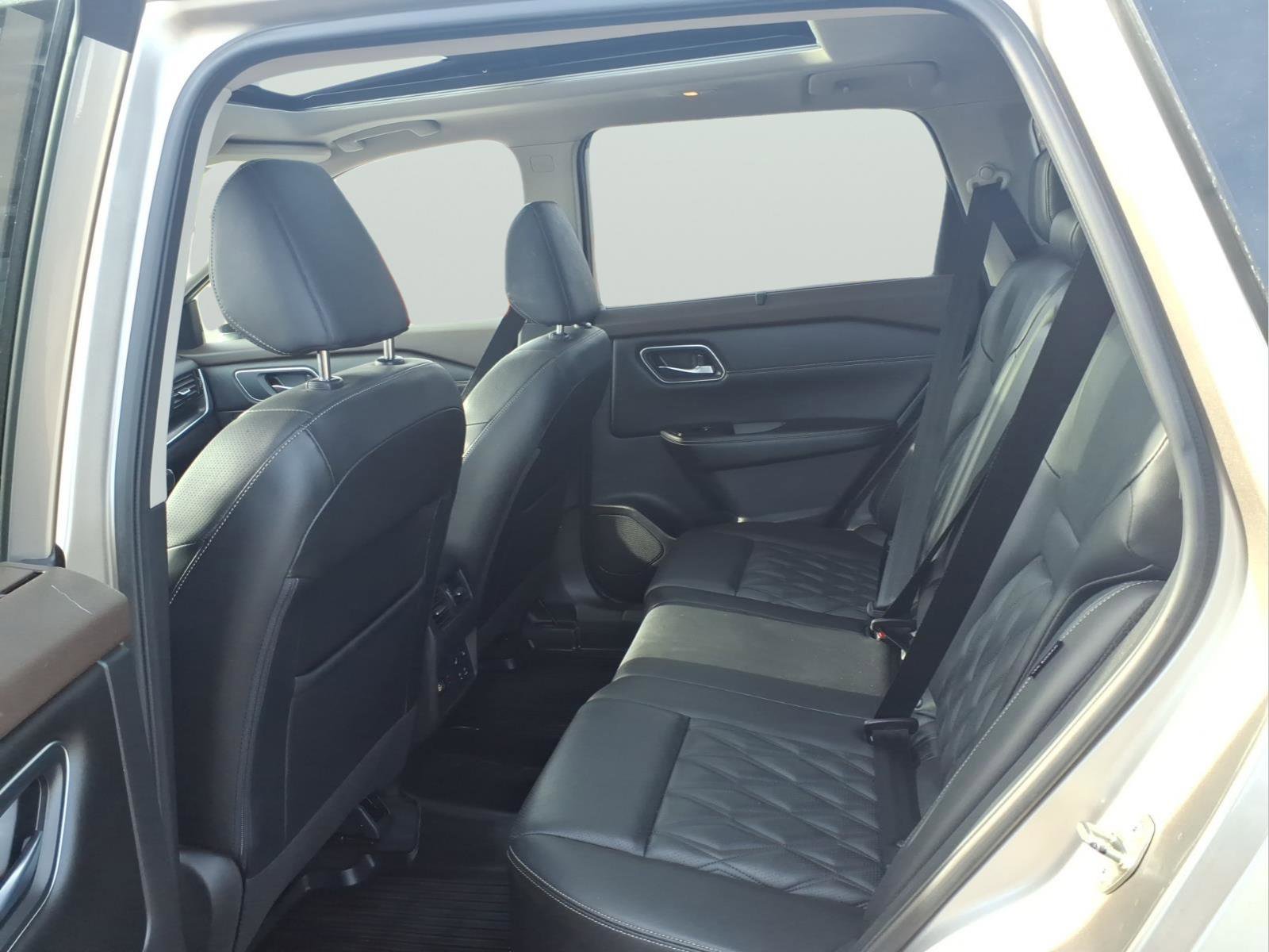 Used 2021 Nissan Rogue Platinum image 9