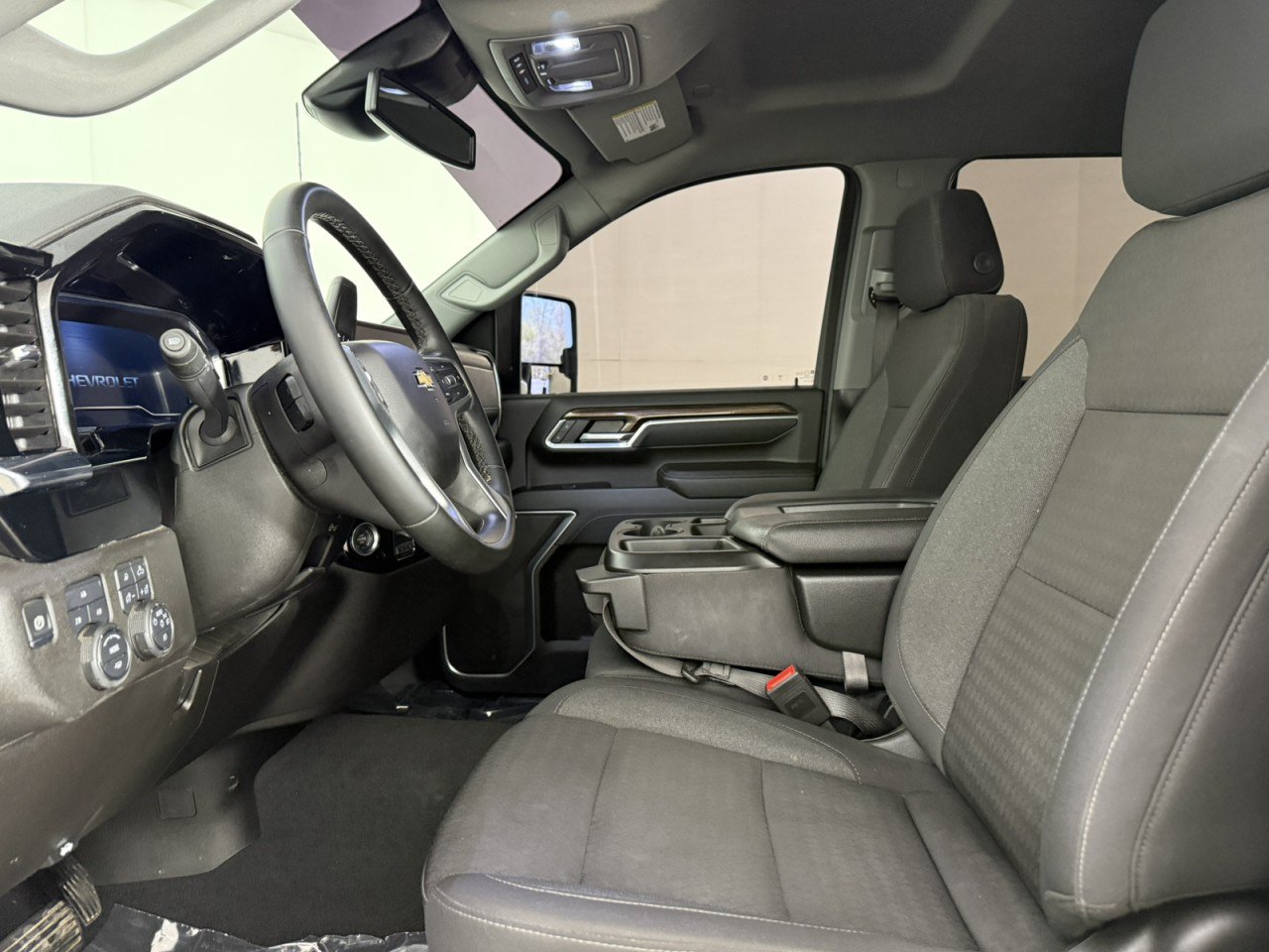 Used 2025 Chevrolet Silverado 3500 LT AWD/4WD image 14