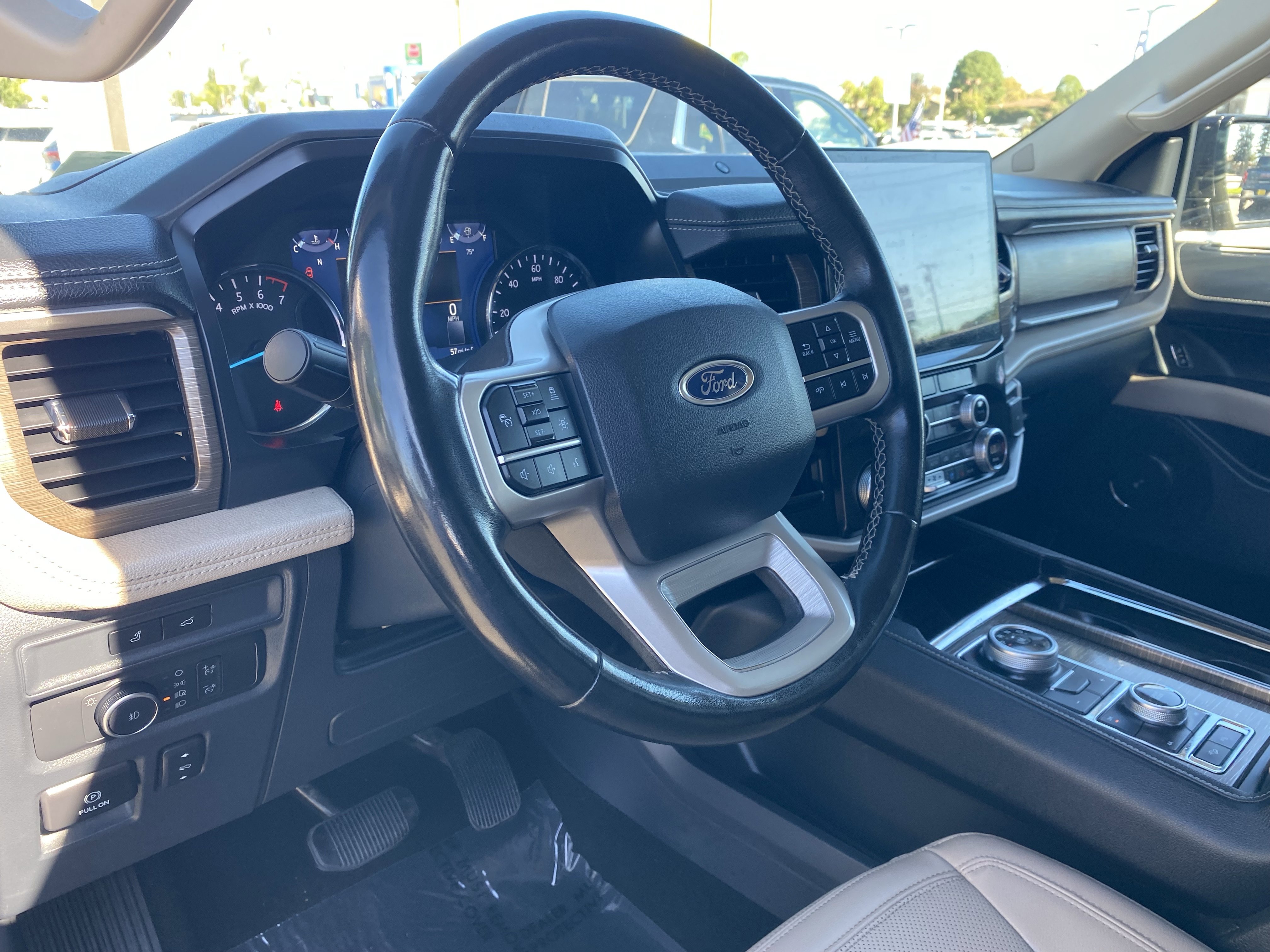 Used 2022 Ford Expedition Limited image 16